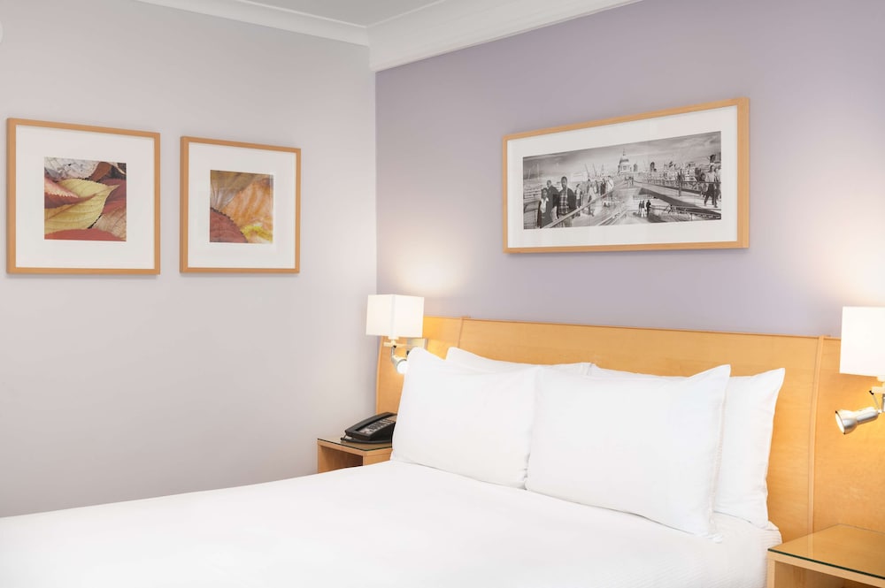 Hilton London Kensington 10/80
