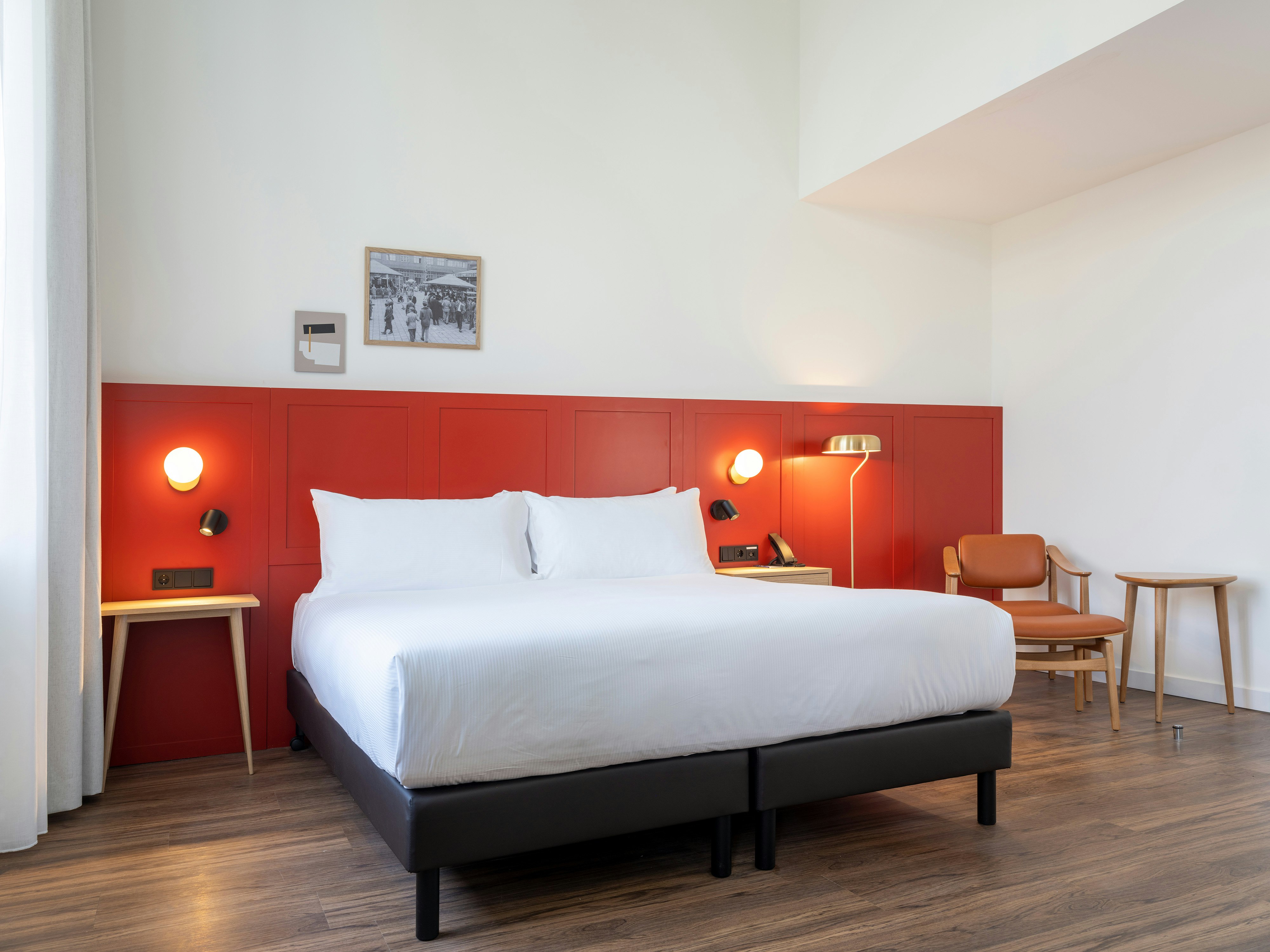 DELUXE, KING BED
