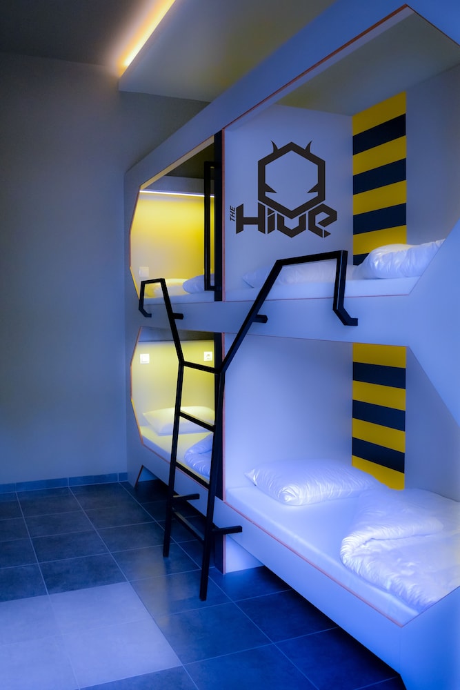 The Hive Party Hostel 22/65