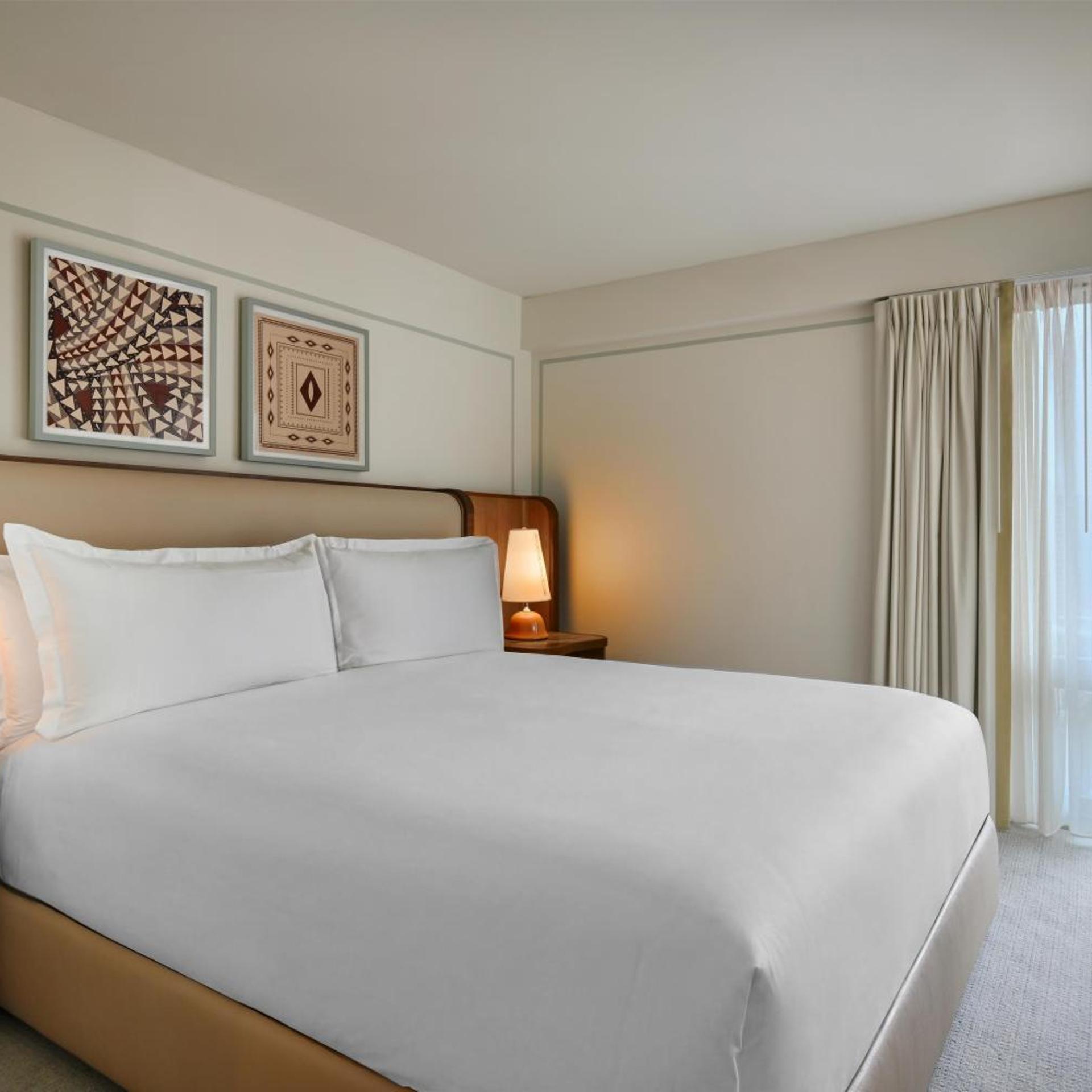 1 Bedroom, Deluxe, Suite, King Bed, City View