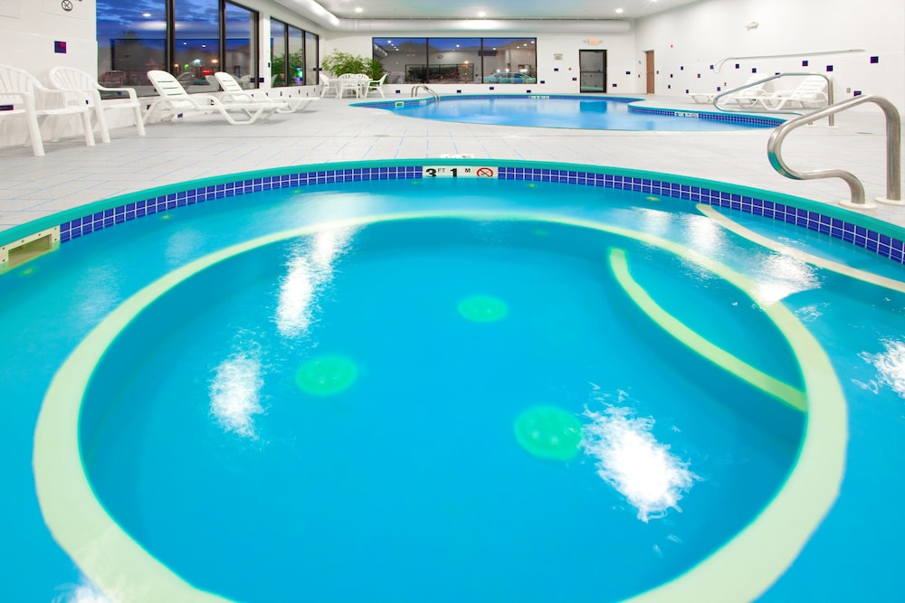Holiday Inn Express Hotel Suites Elkins 11/60