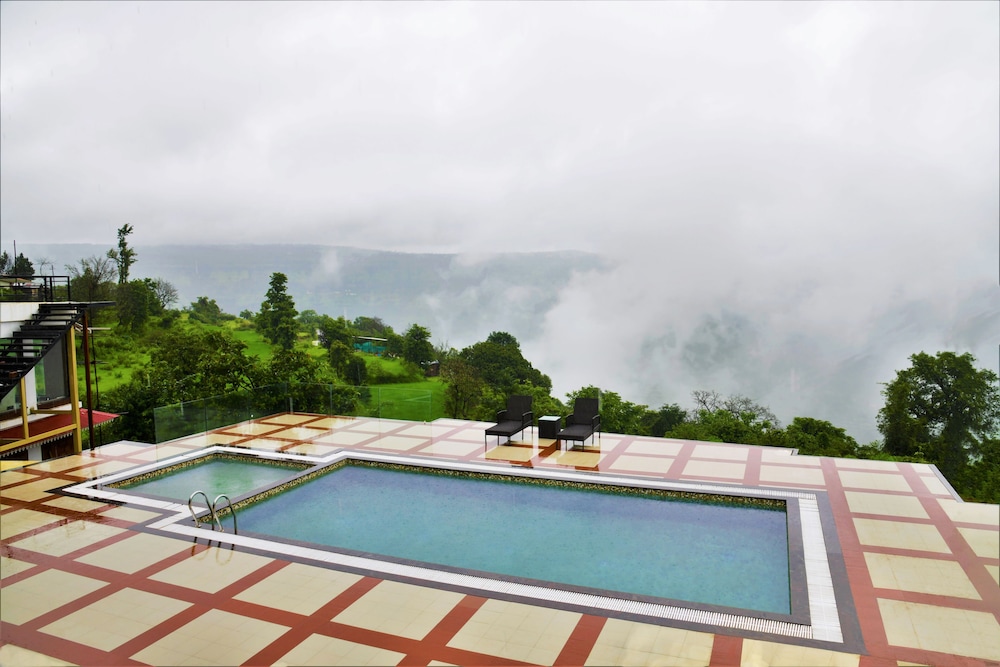 Regenta Place Green Leaf Mahabaleshwar 17/37