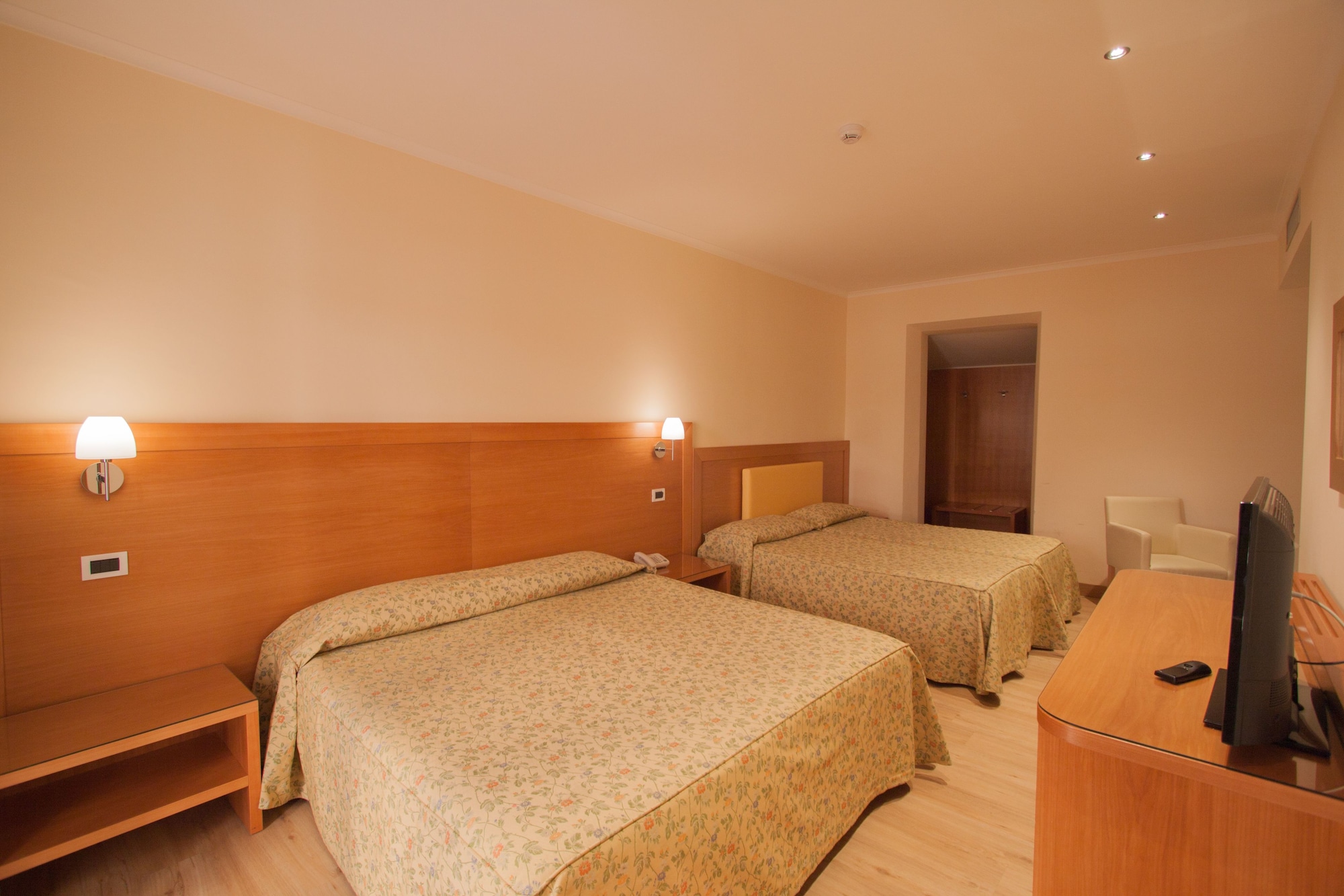 ROOM, TRIPLE
