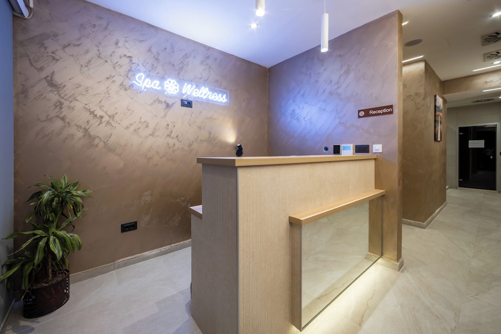 Royal Blue Resort & Residences 9/50