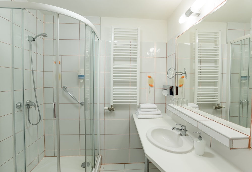 Pannonia Hotel 48/50