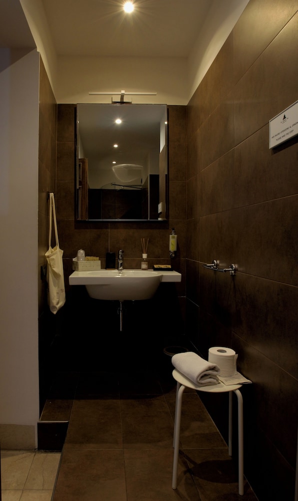 Saint Peter Six Rooms And Suites 44/67