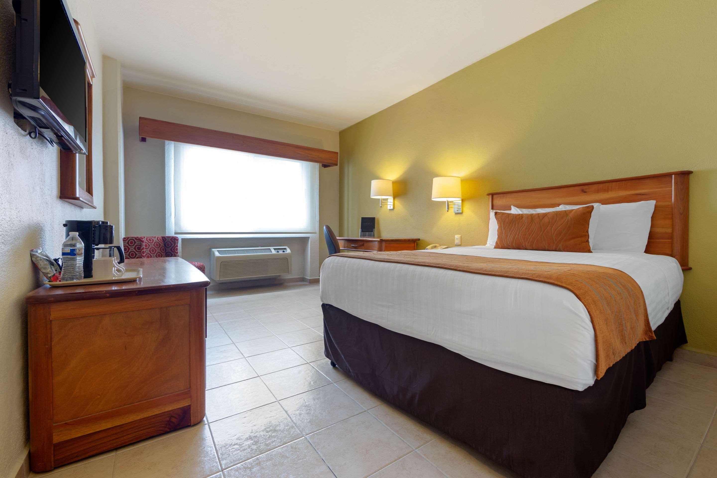 ROOM, KING BED