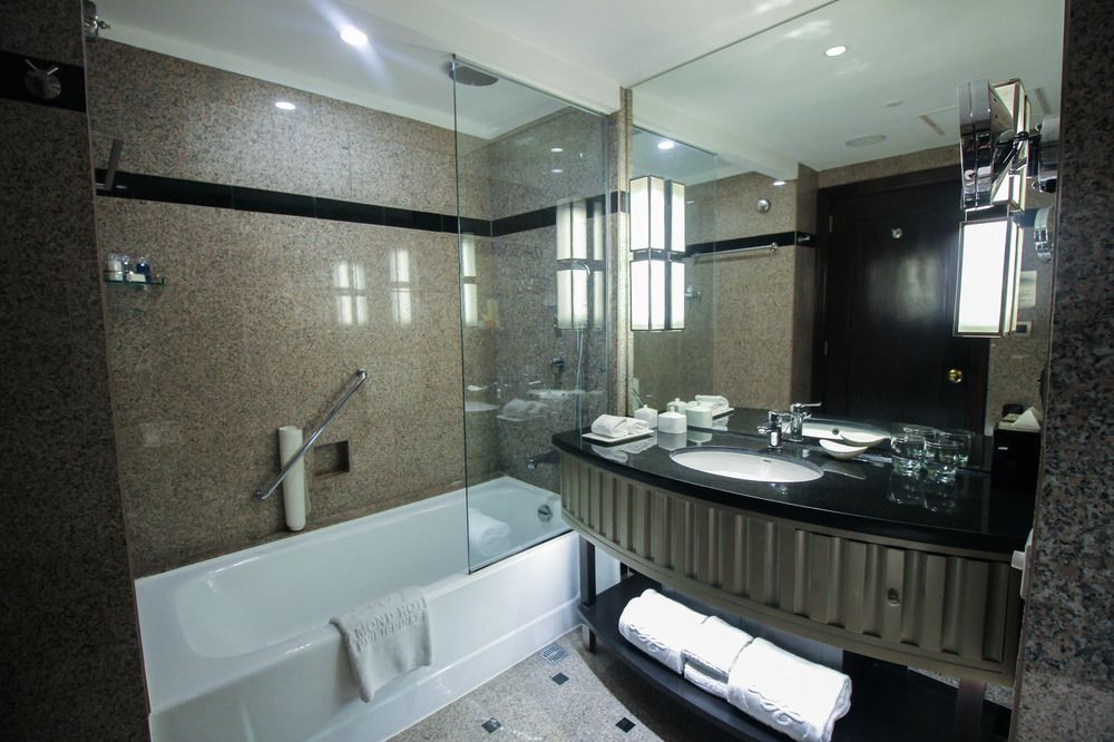 Premier, Single, Diamond Hotel Philippines 4/4