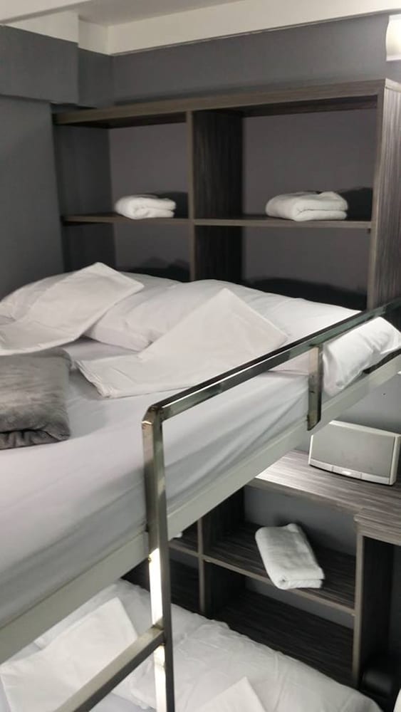 Ervoruto Hostel Makati 7/28