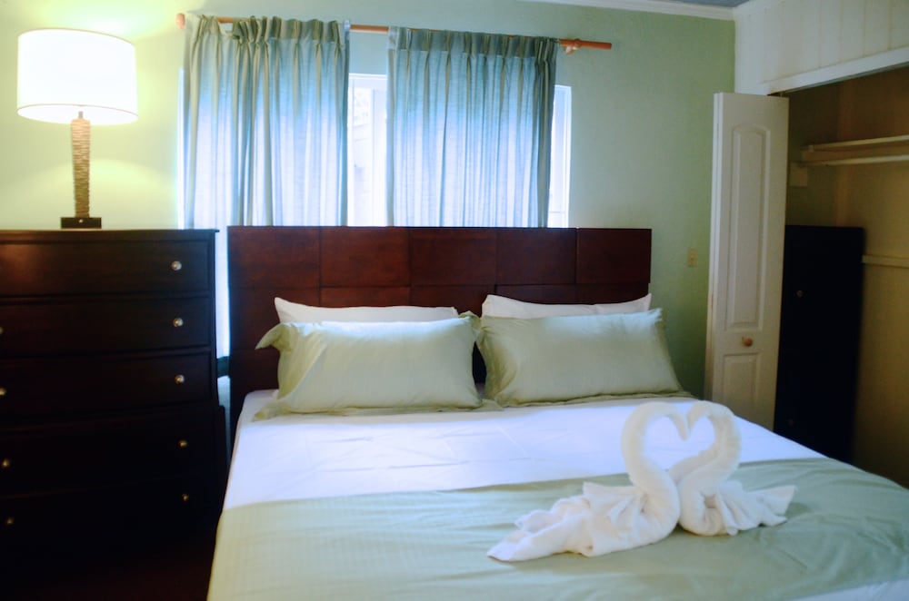 Coral Harbour Beach House And Villas 16/50