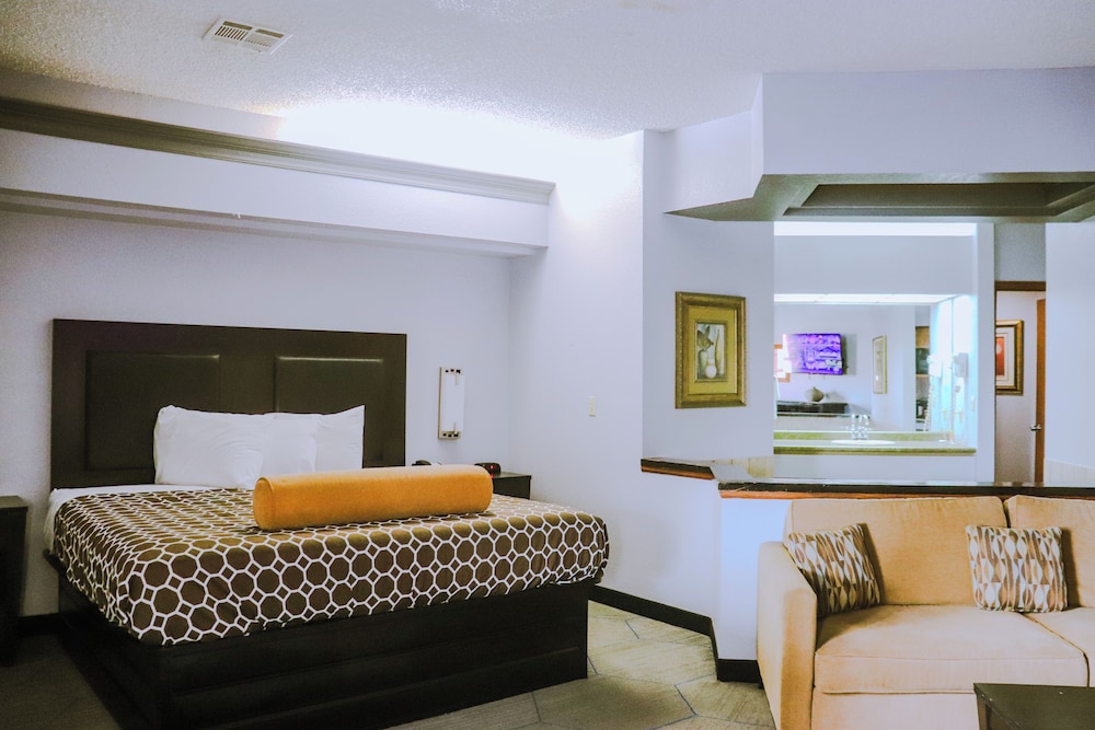 جناح تنفيذي بسرير كينج بحوض جاكوزي، Apple Tree Inn and Suites 3/10