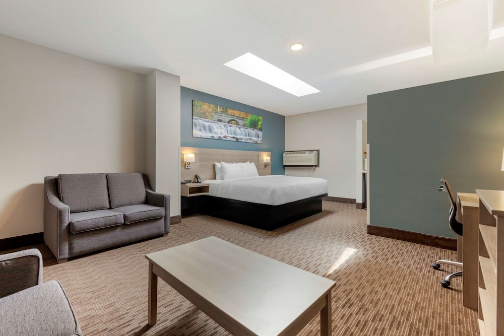 Red Roof Inn & Suites Tomah 23/57