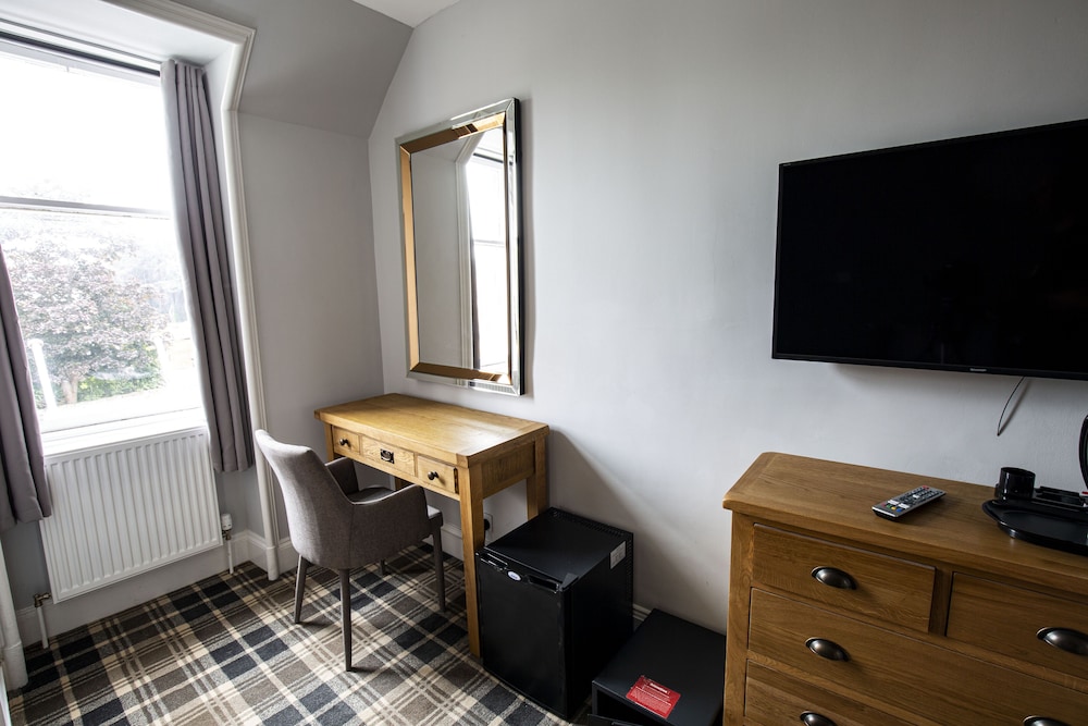 Crown Court Hotel & Bar 37/50