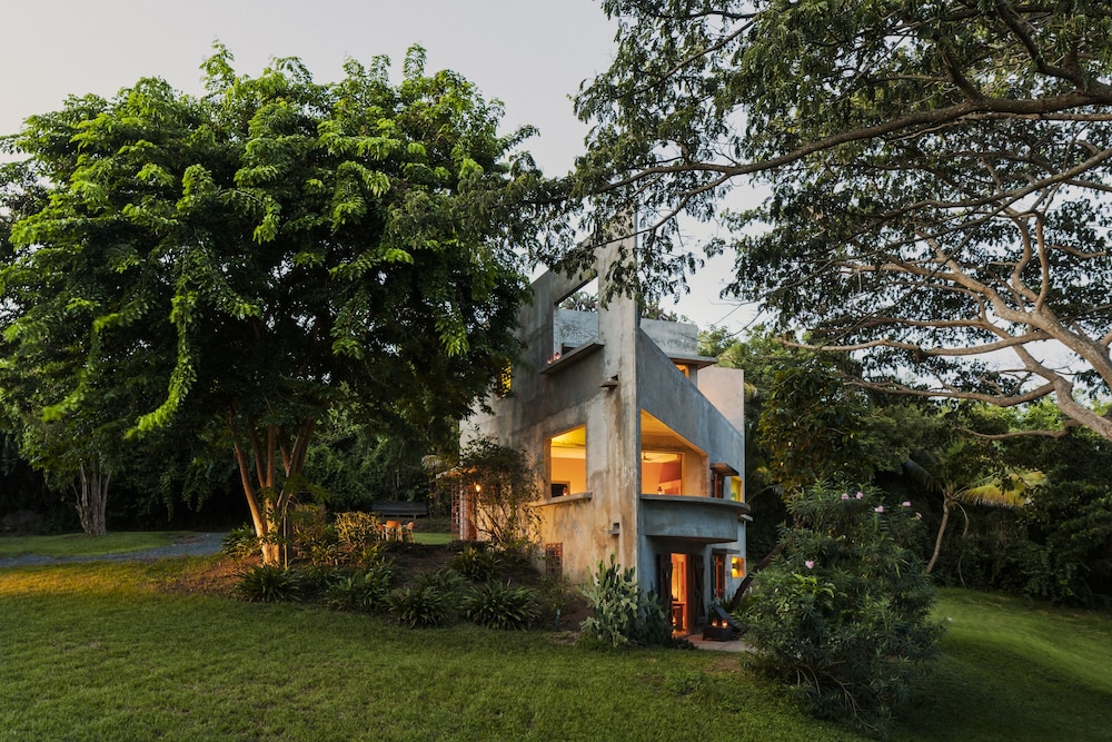 Hix Island House 45/50