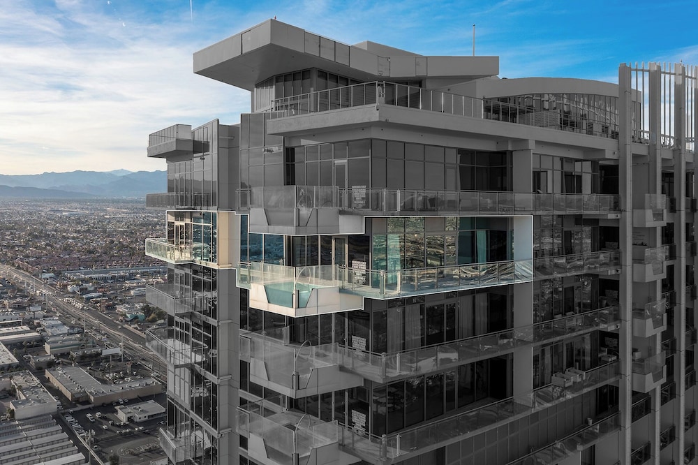 StripViewSuites at Palms Place 5/79