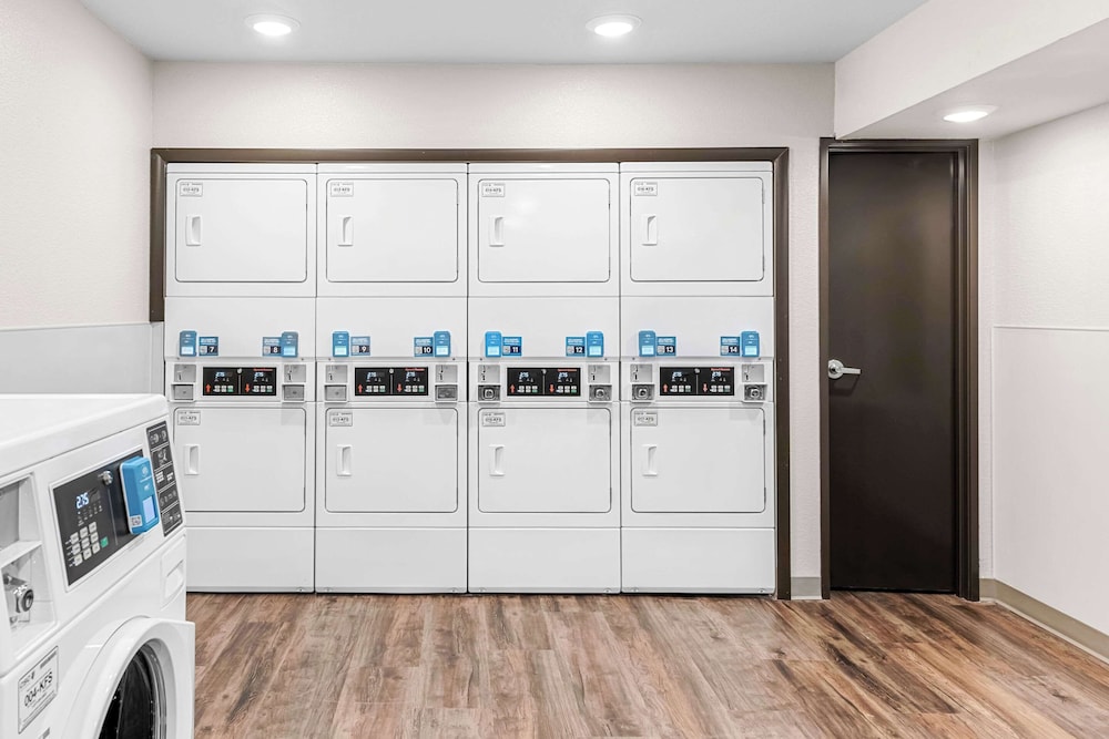 Woodspring Suites Kansas City Airport photo4