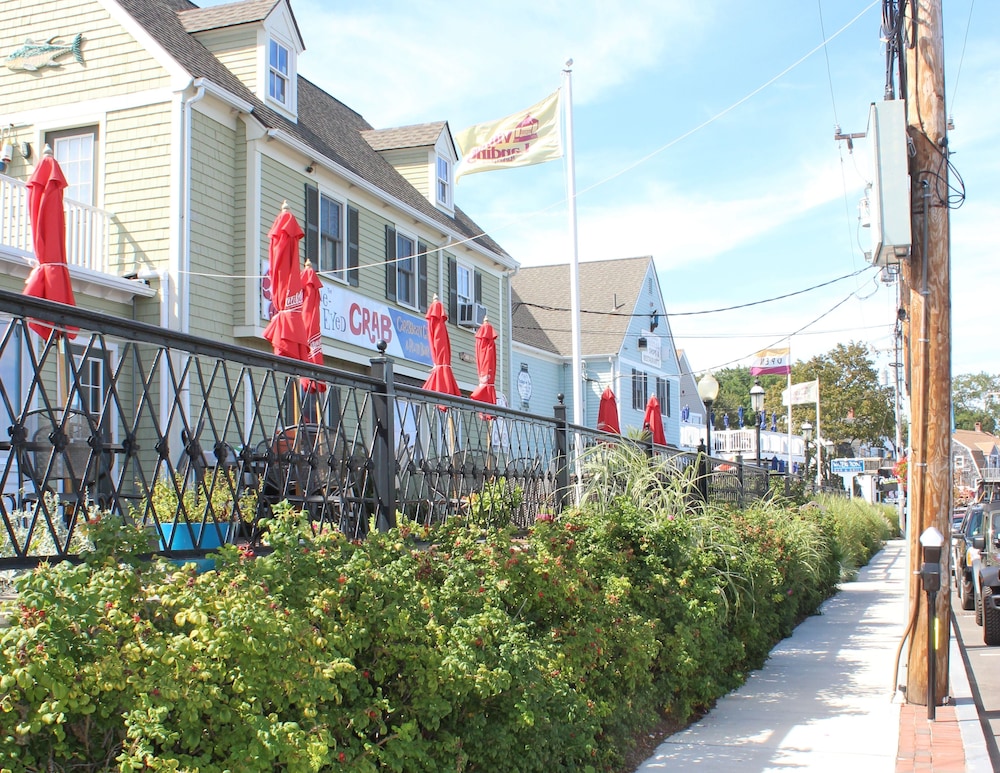 Hotel 1620 Plymouth Harbor 63/65