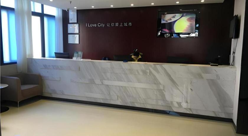 City Comfort Inn (Guangzhou Tiyu West Road Metro Station) 12/48
