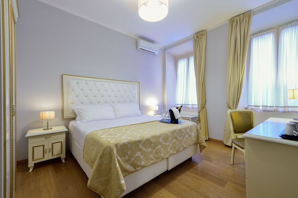 Gravina Suite Frattina 31/53
