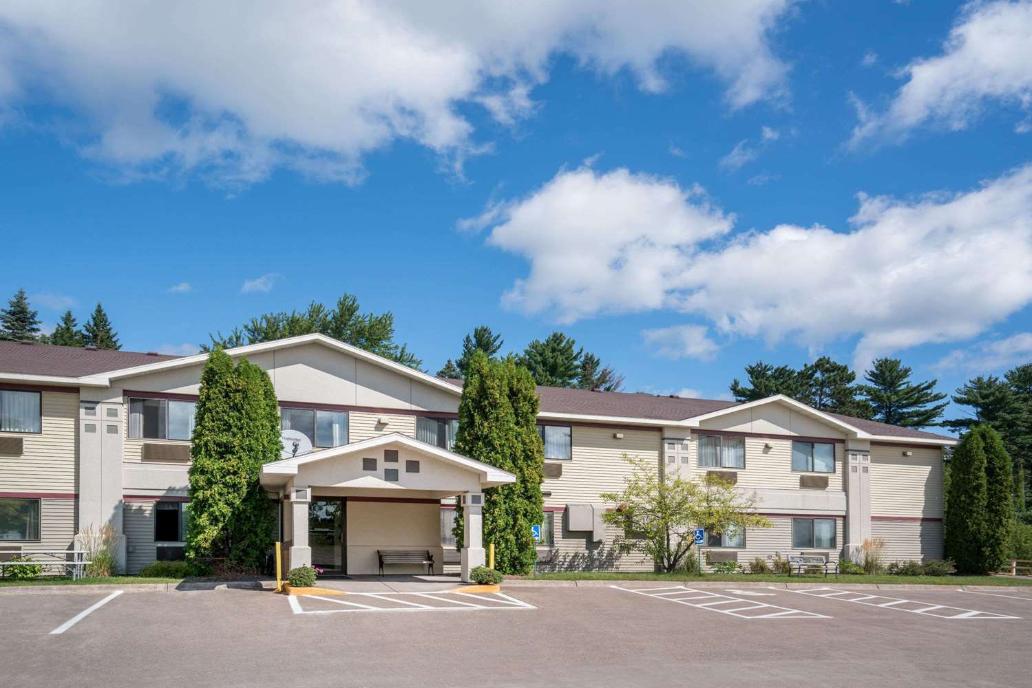 Super 8 by Wyndham Cloquet 2/5