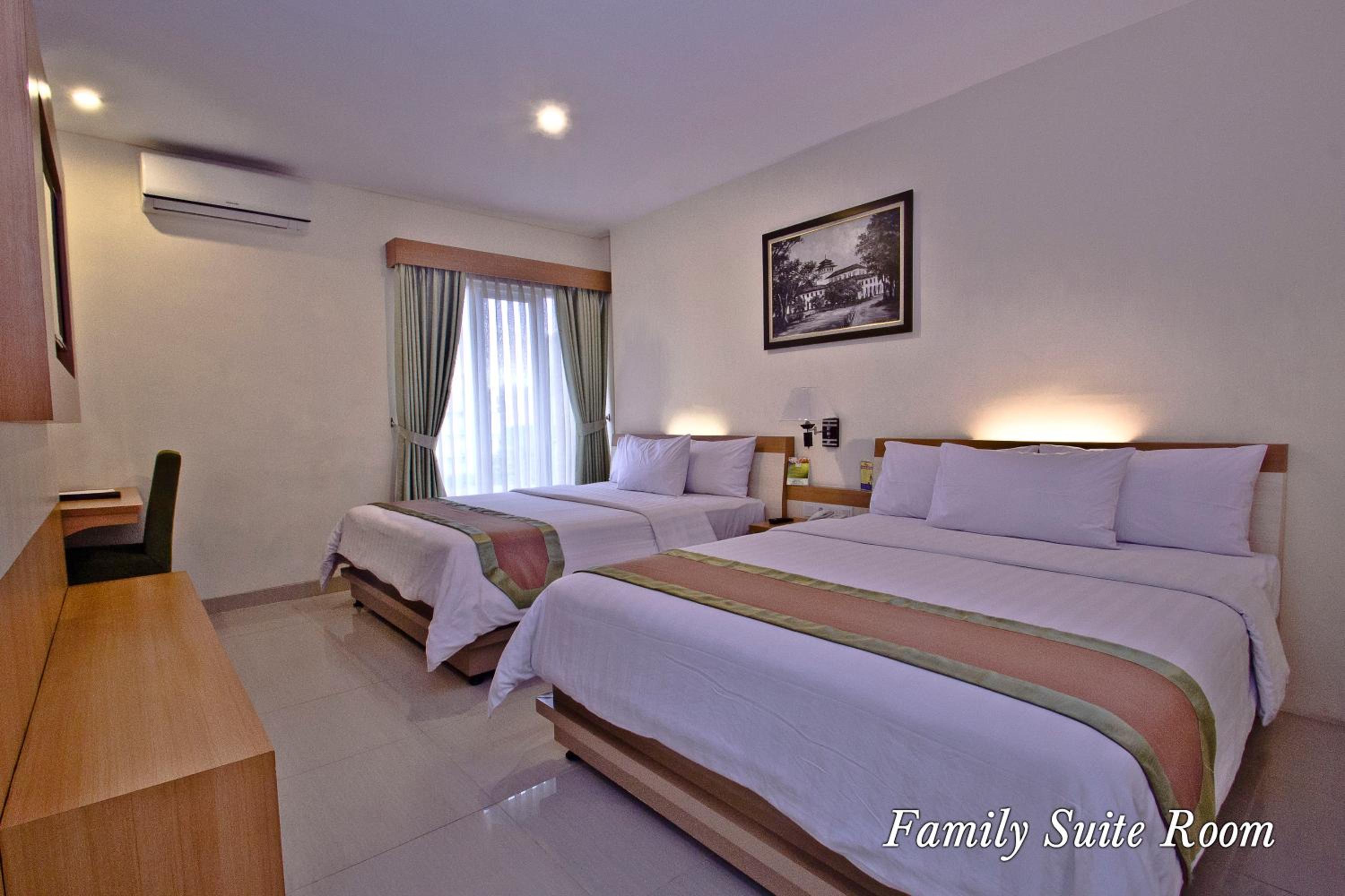 Grand, Family, De Batara Hotel 2/5
