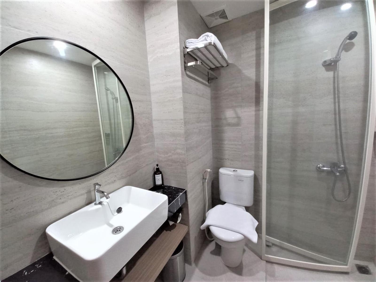 Front One King Hotel Tuban 61/68
