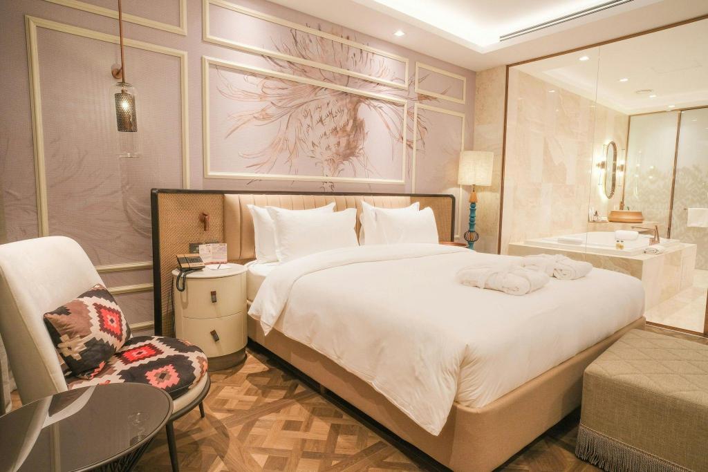 جناح ديلوكس بسرير كينج بإطلالة على المدينة مع أريكة، Burdock Hotel Istanbul, Autograph Collection 4/6