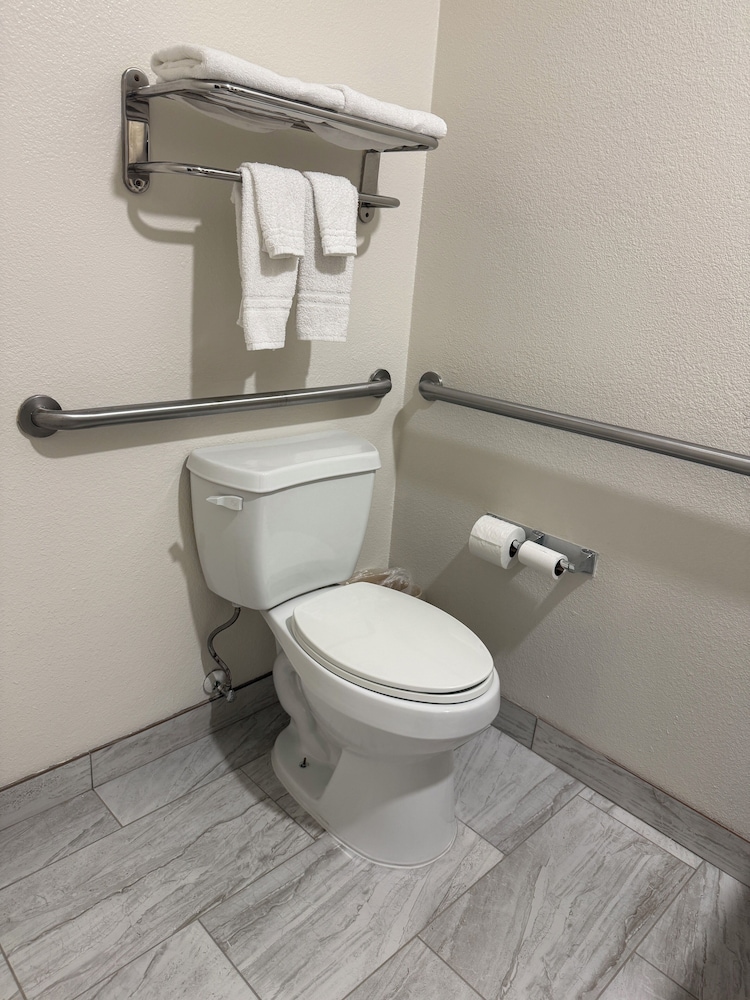 Regency Inn & Suites Baytown 61/62