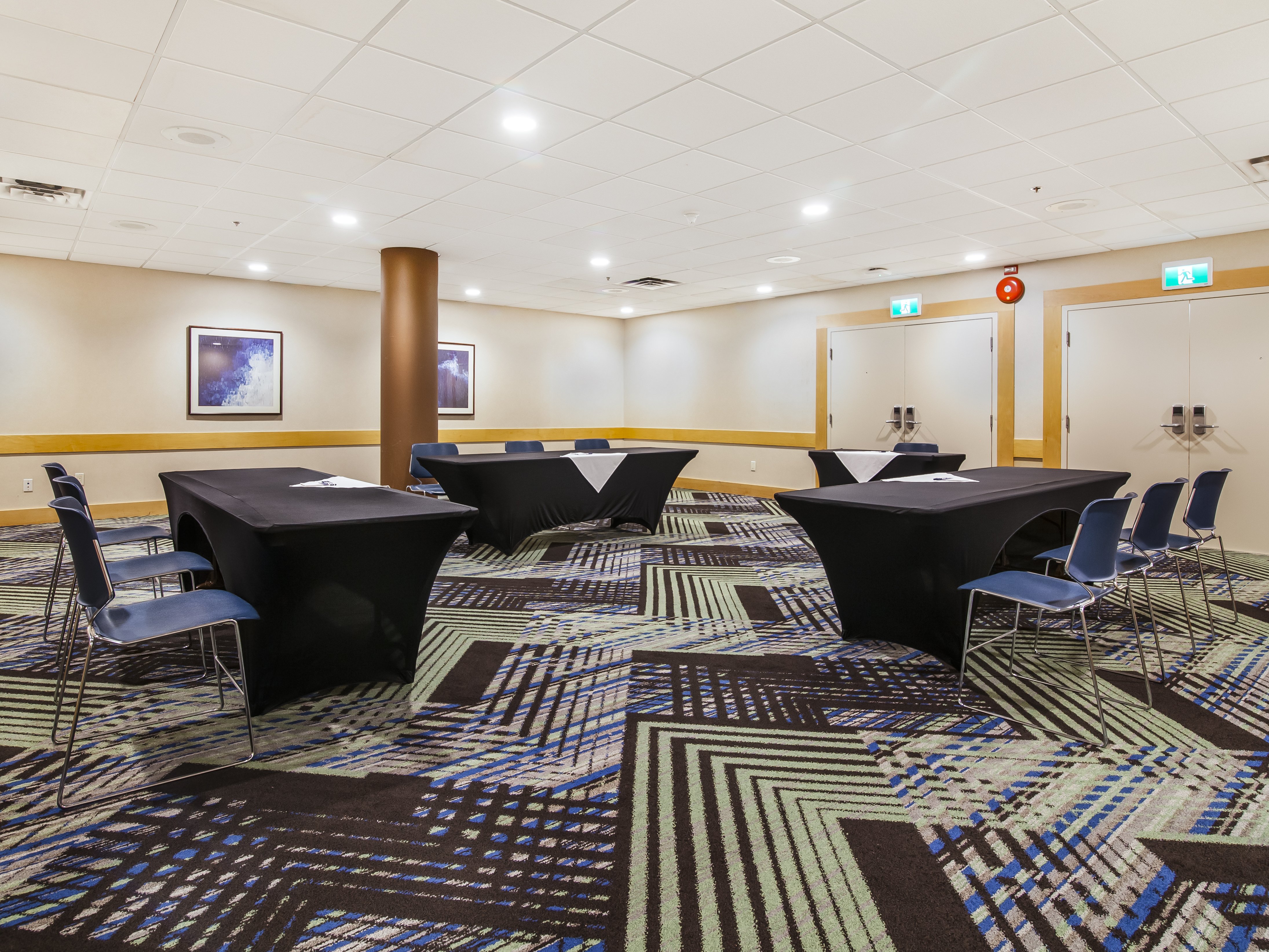 Holiday Inn Express Suites Langley 65/73