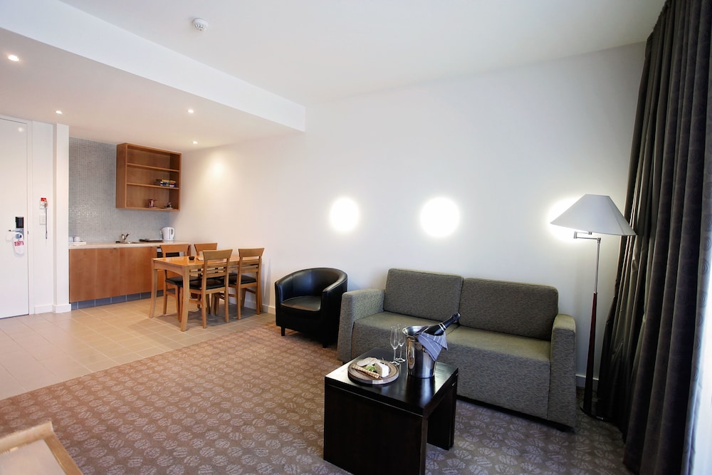 Golden Pebble Hotel 45/71