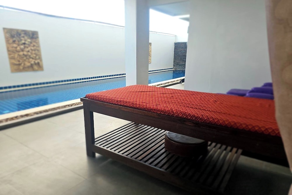 One World One Home Naiharn Hotel by ZUZU 26/50