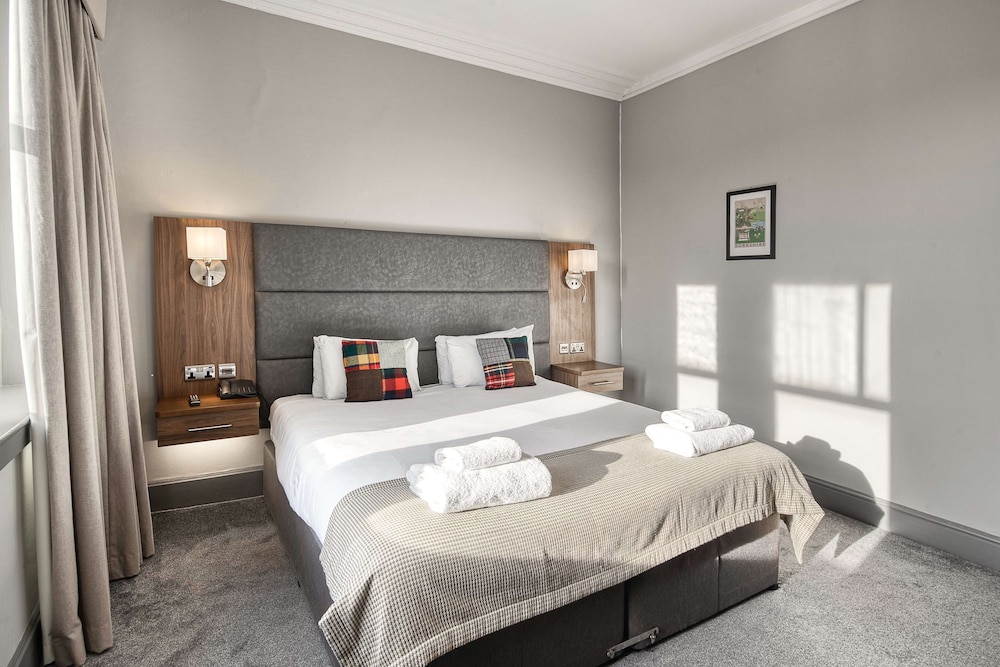 The Yorkshire Hotel 12/49