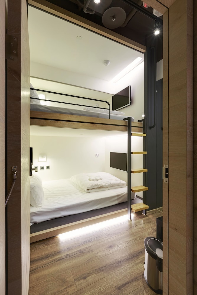 Taiwan Youth Hostel & Capsule Hostel 12/81