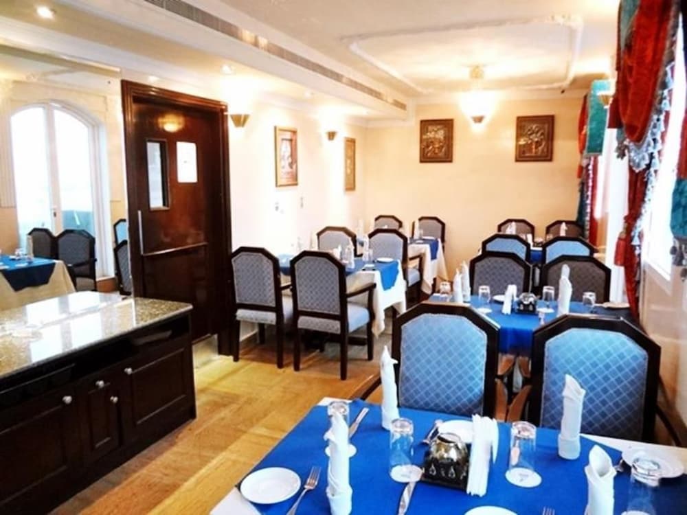 OYO 137 Marina Hotel 44/58