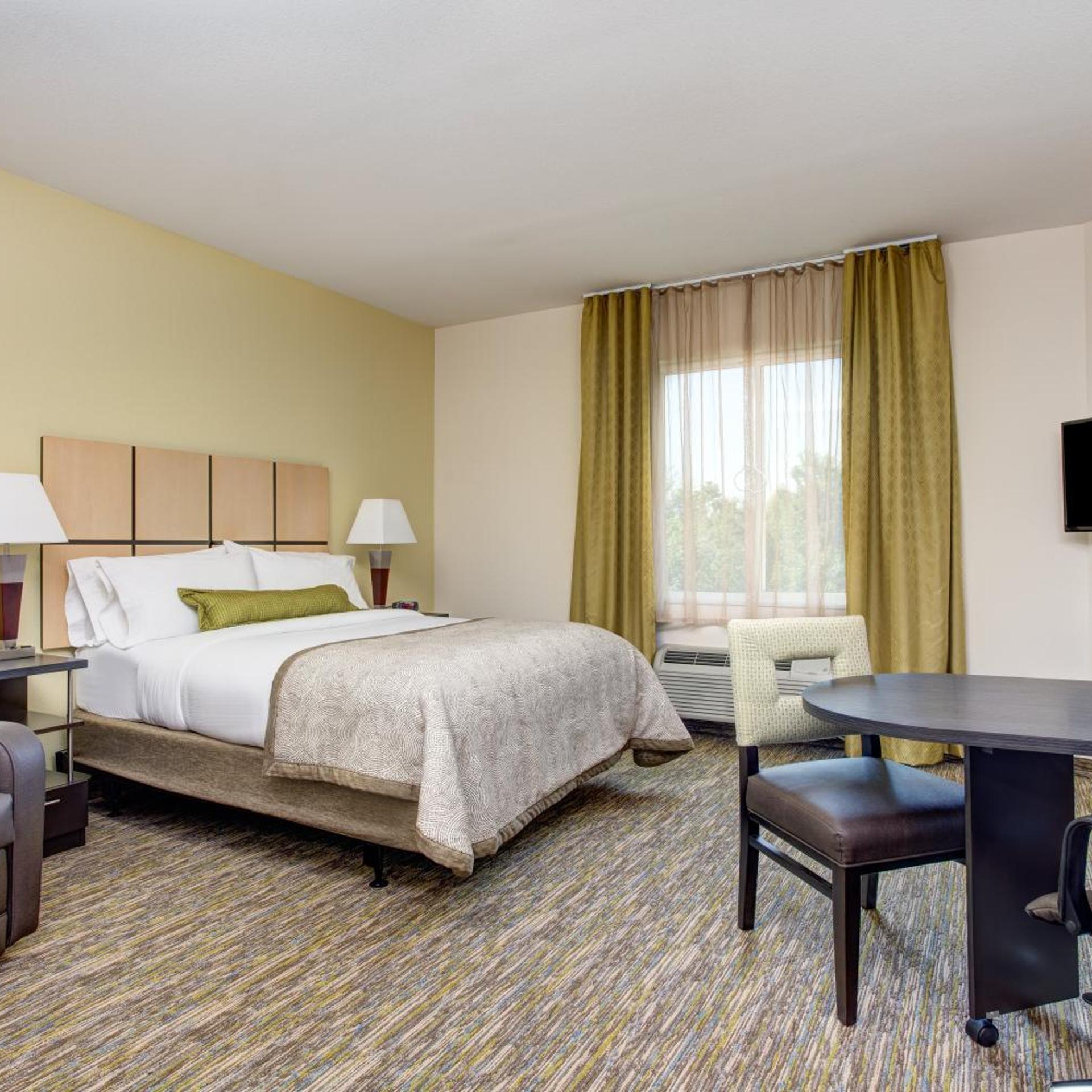Room, Queen Bed, Accessible