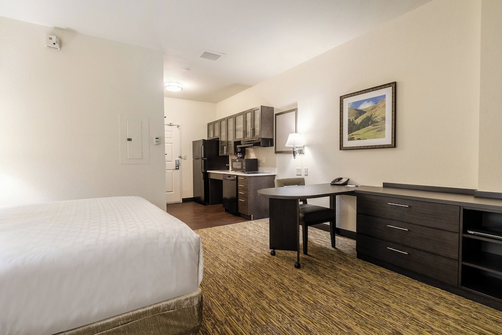 Candlewood Suites 11/48