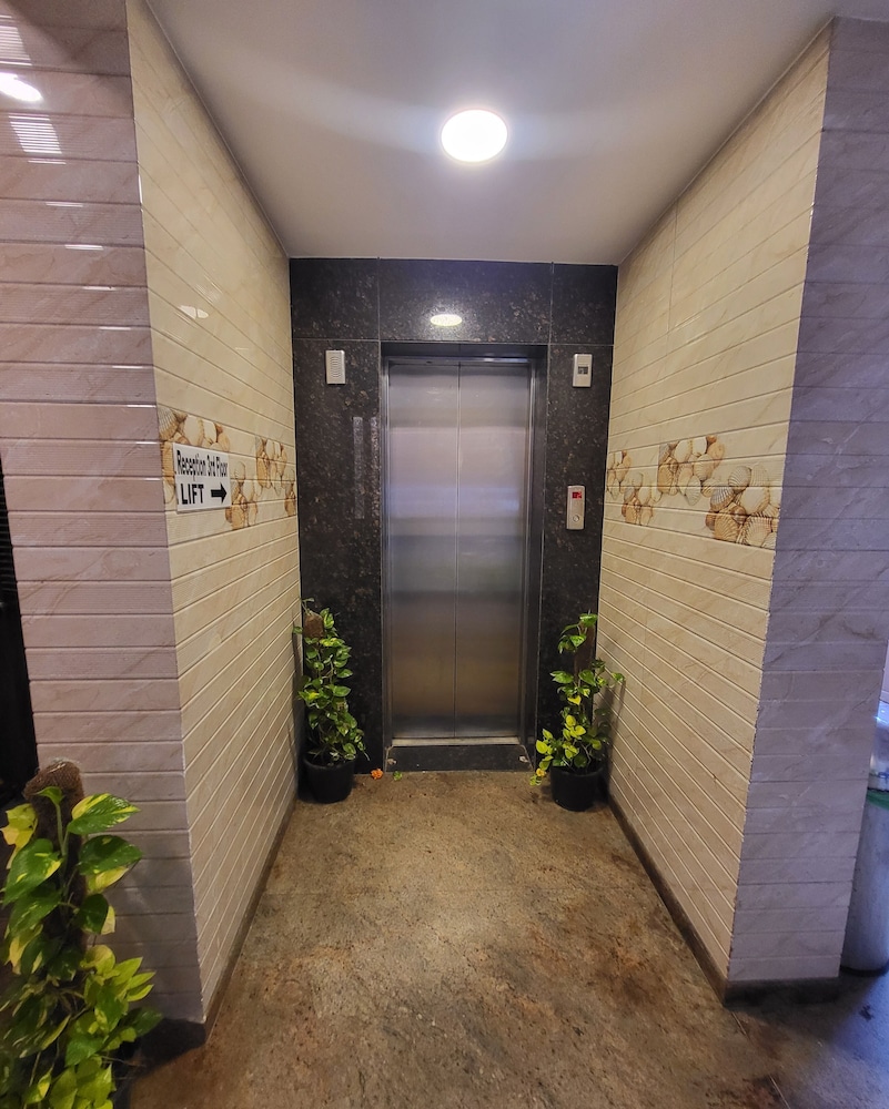 HOTEL MAHARANA INN 25/50