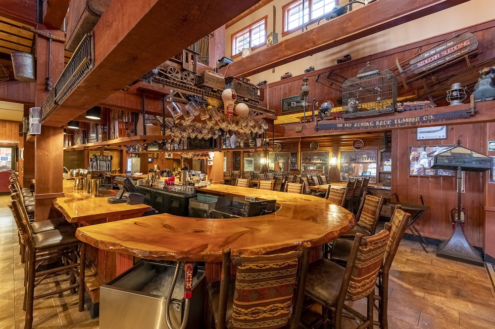 WoodStock Inn 35/43