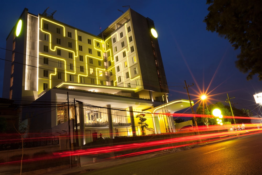 YELLO HOTEL JEMURSARI in SURABAYA