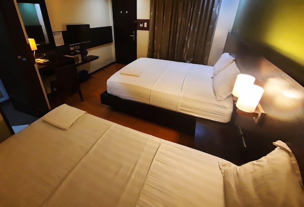 Lorenzzo Suites Hotel 14/24