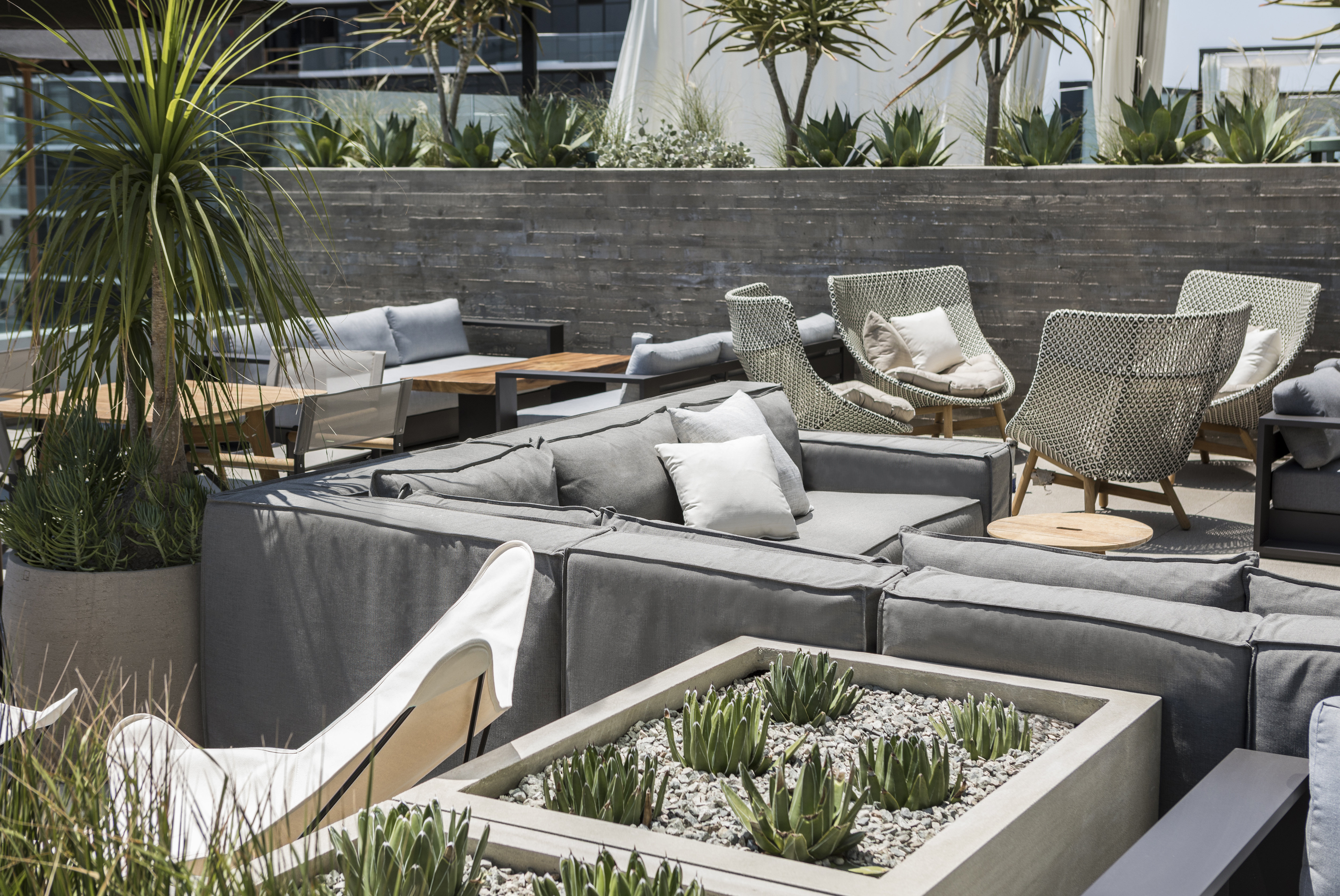 KIMPTON EVERLY HOTEL 4/80