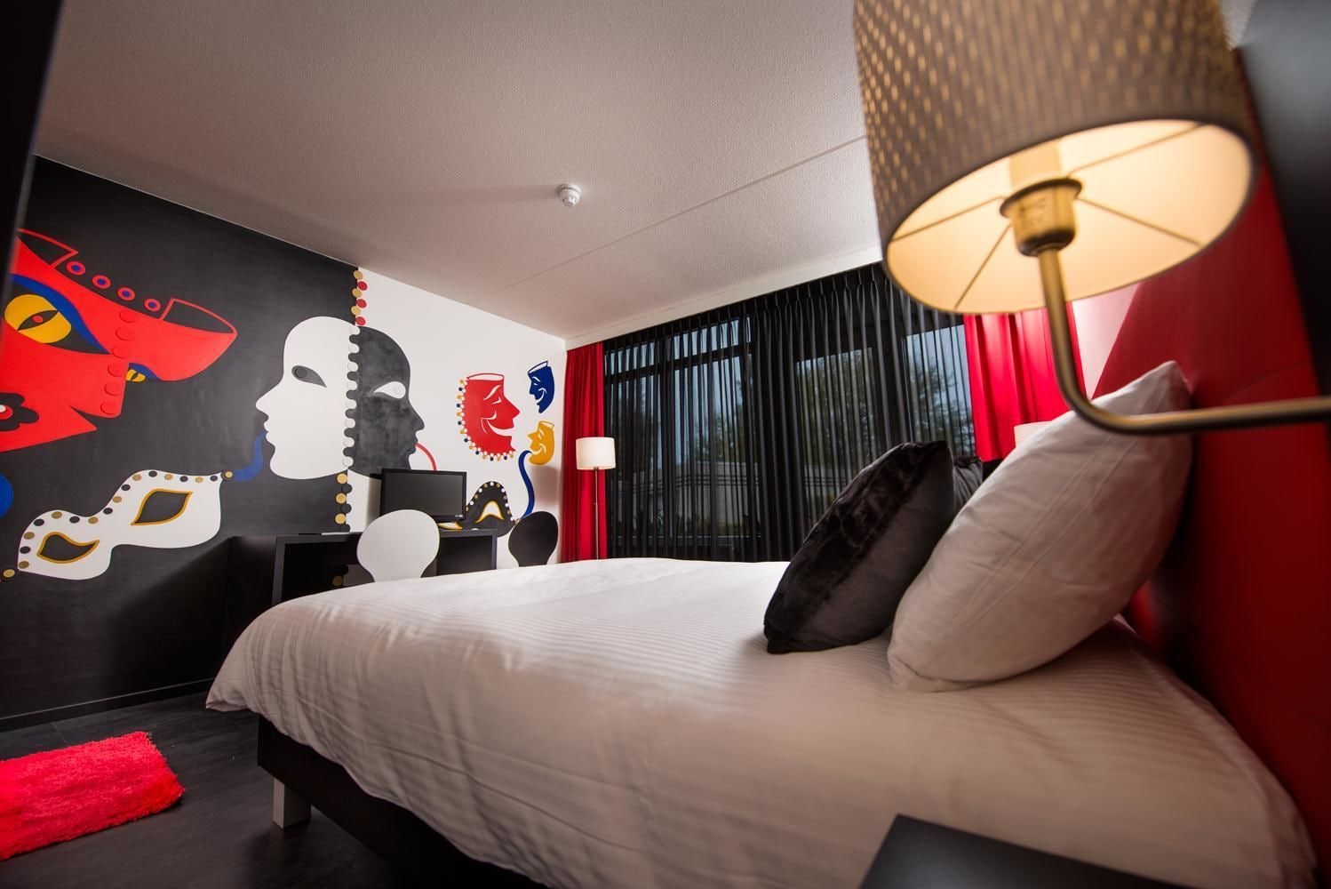 Deluxe, Twin Beds