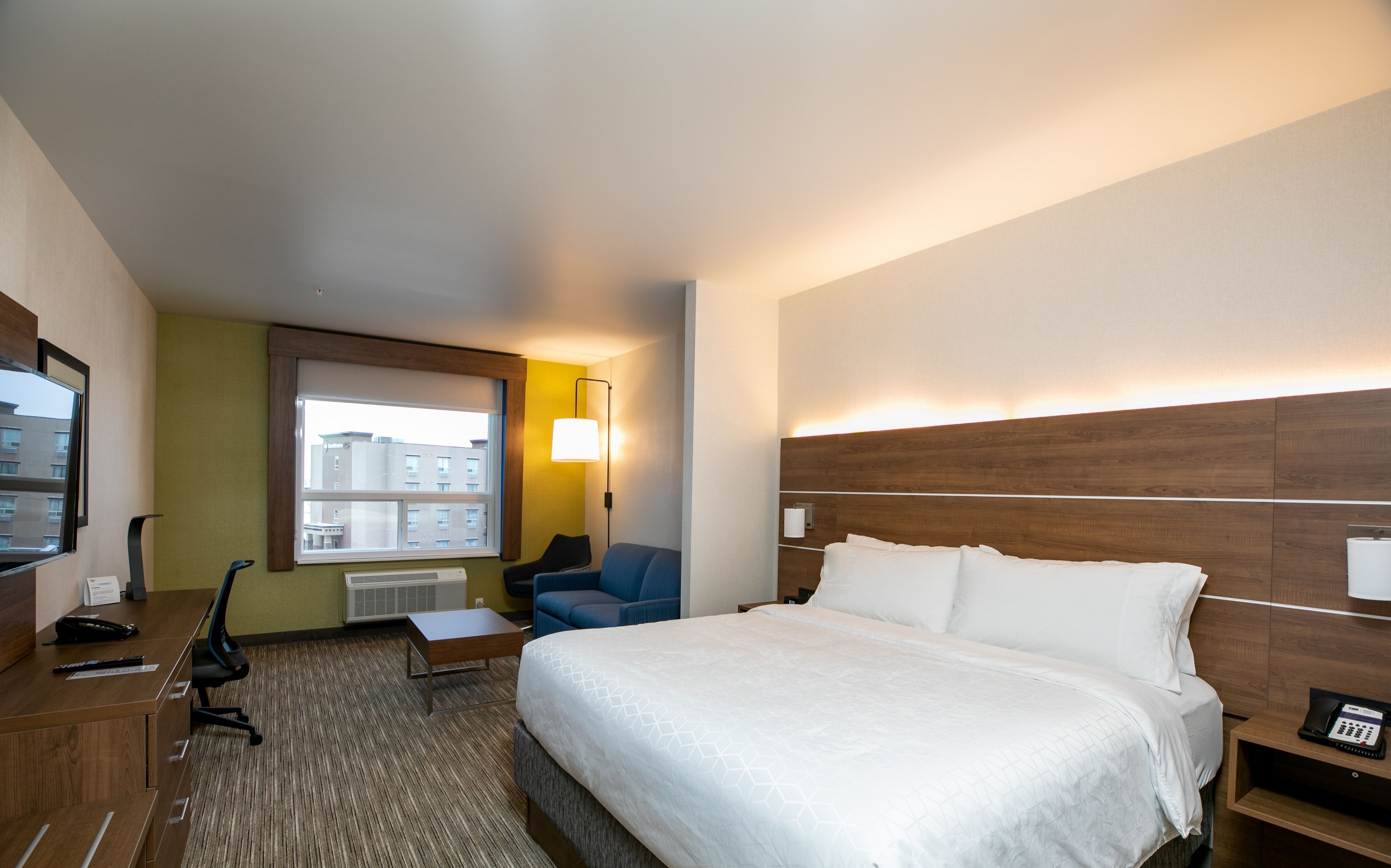 Holiday Inn Express Lethbridge Southeast 20/72