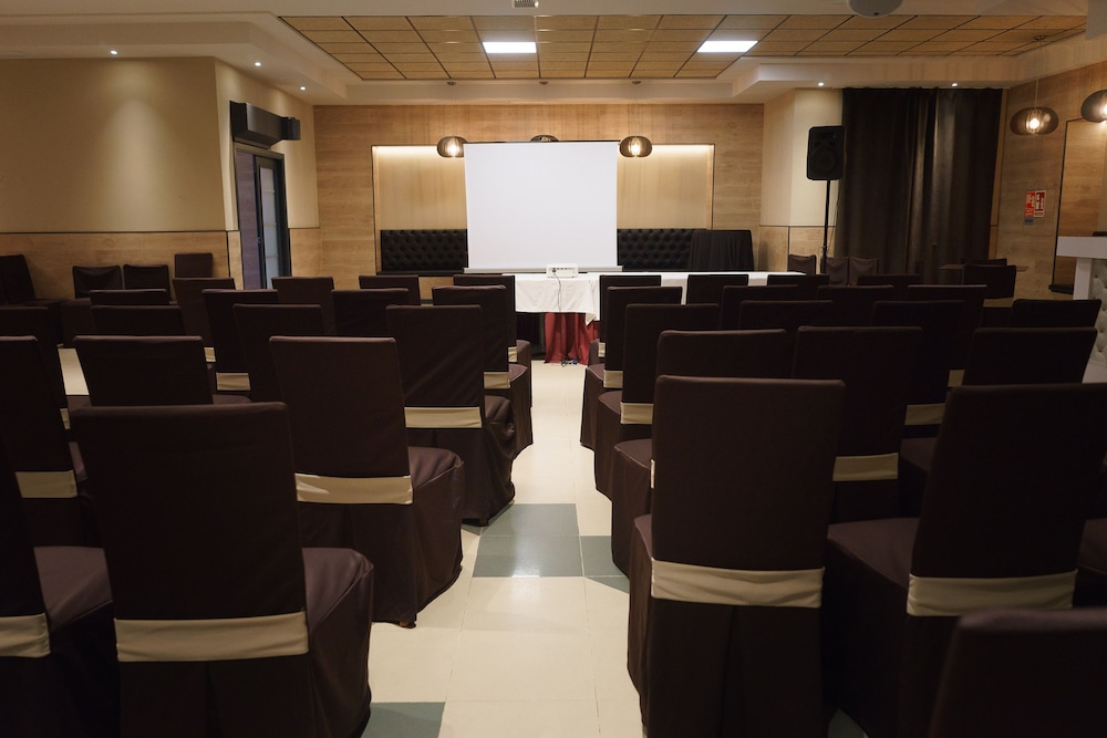 Hotel Triana 36/46