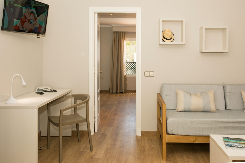 Minura Cala Galdana and Apartamentos D Aljandar 31/50