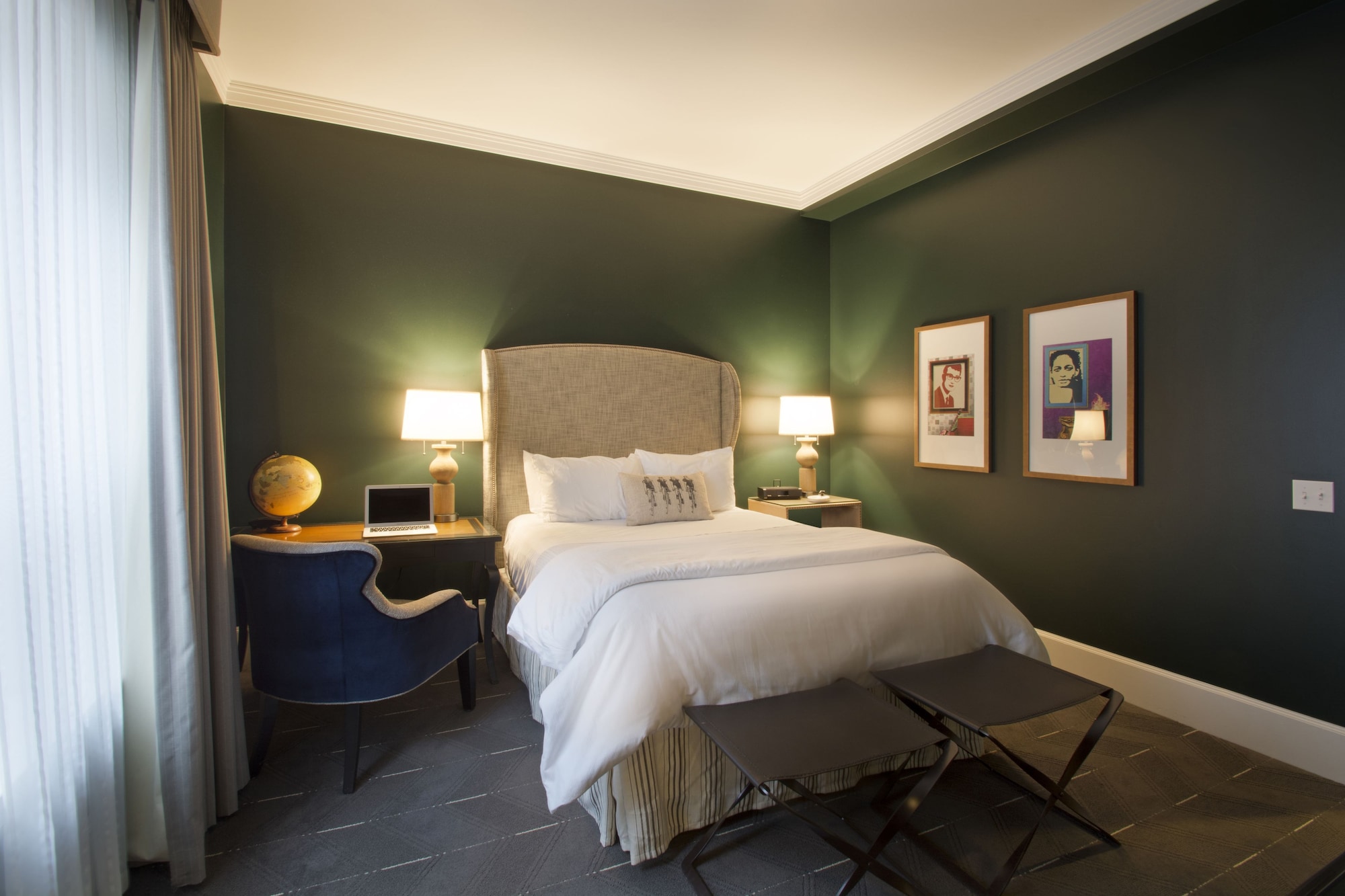 DELUXE, QUEEN BED