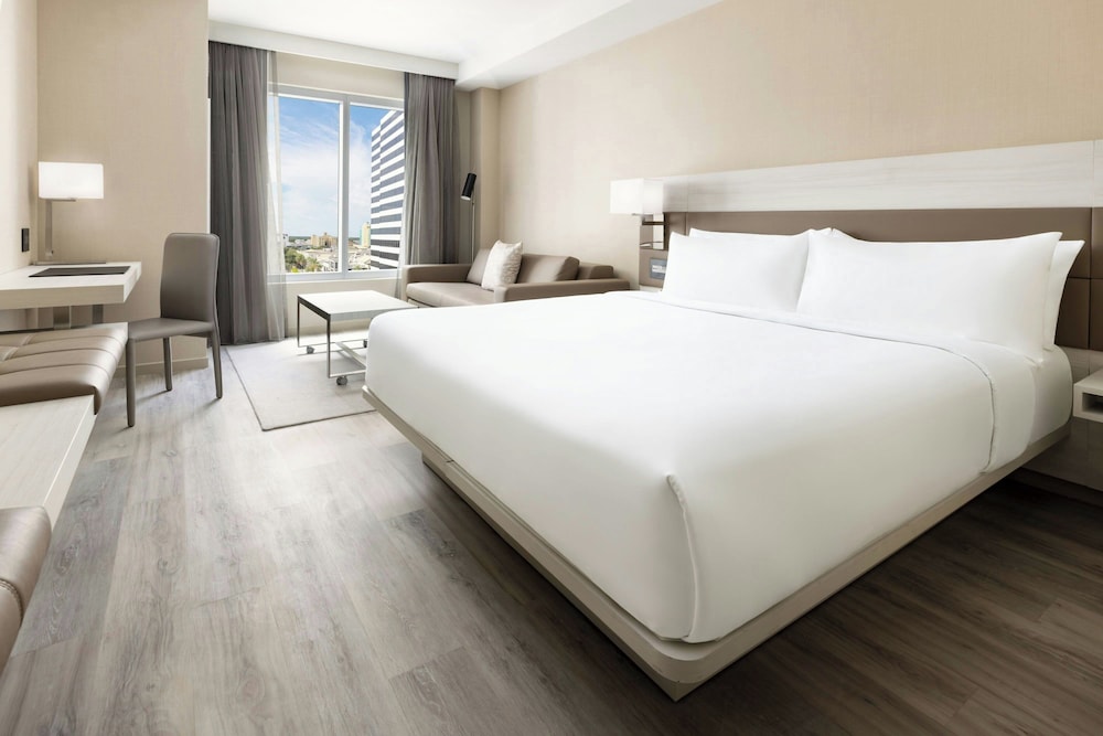 غرفة بسرير كينج مع أريكة، AC Hotel St. Petersburg 2/7