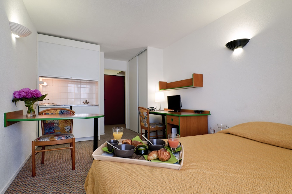 Adagio Access La Defense Place Charras 33/50