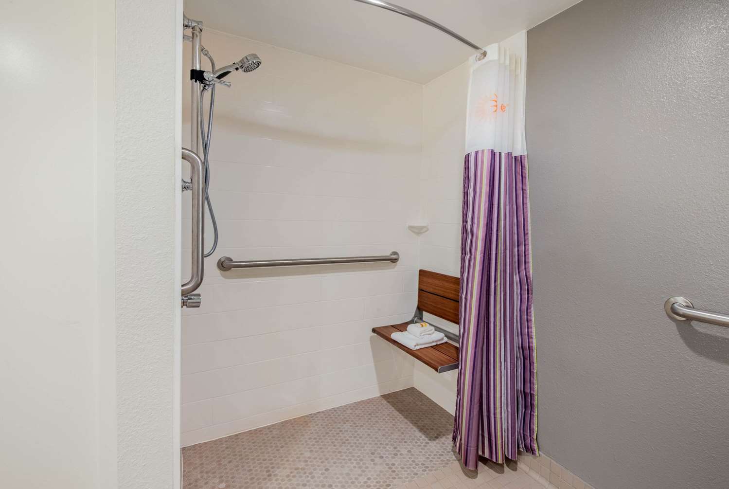 La Quinta Inn & Suites by Wyndham Baltimore BWI Airport 51/52