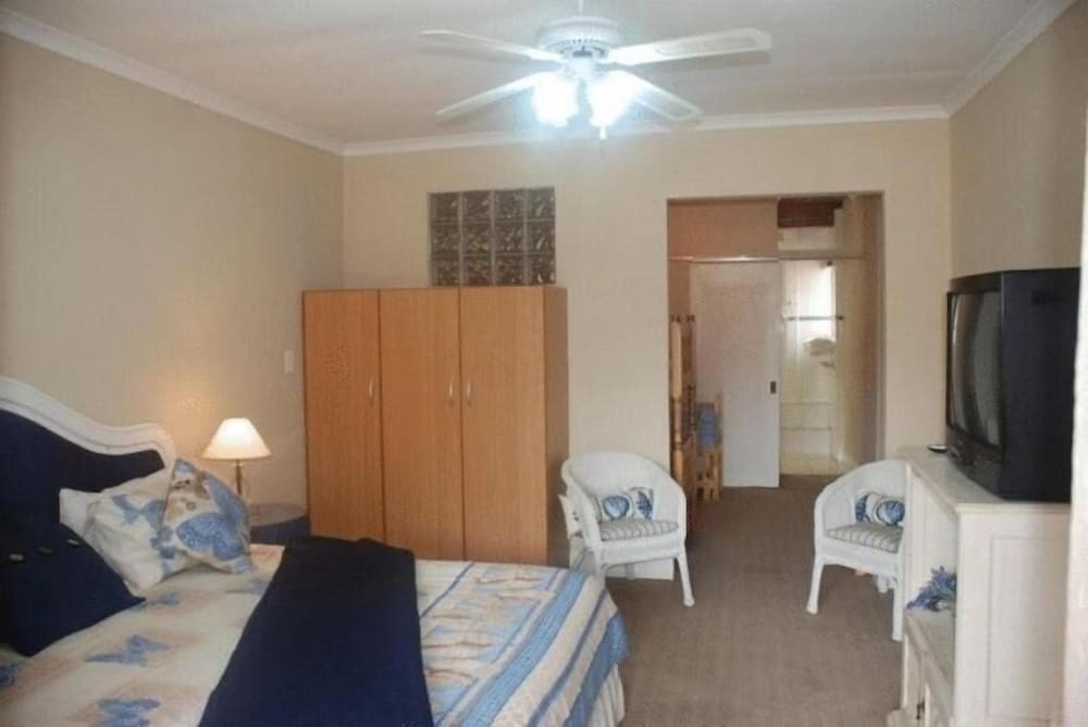Bluewater Guesthouse 8/23